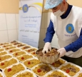 Двічі на тиждень волонтери Ісламського культурного центру ім. Мухаммада Асада готують і фасують у ланч-бокси іфтари для одновірців.