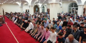 Молитва в мечеті в Рамадан